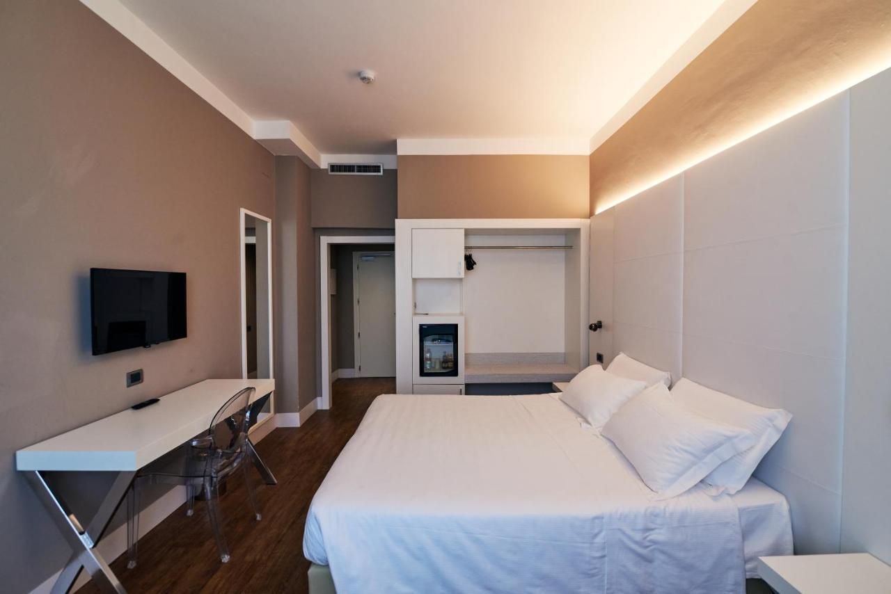 Hotel Poledrini 폴리뇨 외부 사진
